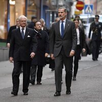 Carlos Gustavo de Suecia y el Rey Felipe de camino a la Real Academia Sueca de Ciencias de la Ingeniería