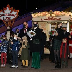 Carolina y Alberto de Mónaco, Beatrice Borromeo, Pierre Casiraghi e hijos en la inauguración de la Navidad