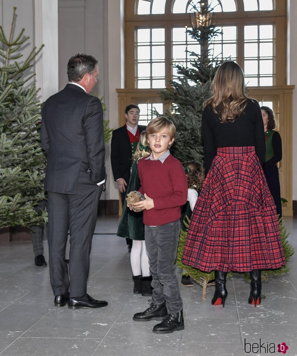 Nicolás de Suecia en la recogida de árboles de Navidad