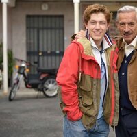 Imanol Arias y Asier Valdestilla en el set de rodaje de 'Cuéntame'