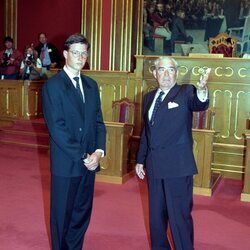 Haakon de Noruega a los 18 años en su visita al Parlamento Noruego en 1991