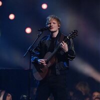 Ed Sheeran durante su actuación en los Brit Awards 2022