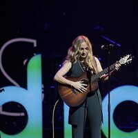 Paula Mattheus en el escenario durante el concierto Dial Únic@s