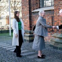 Margarita de Dinamarca e Isabel de Dinamarca saludan a Erik Norman Svendsen