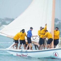 El Príncipe Guillermo durante la regata en Bahamas