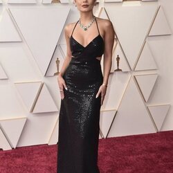 Vanessa Hudgens en la alfombra roja de los Premios Oscar 2022