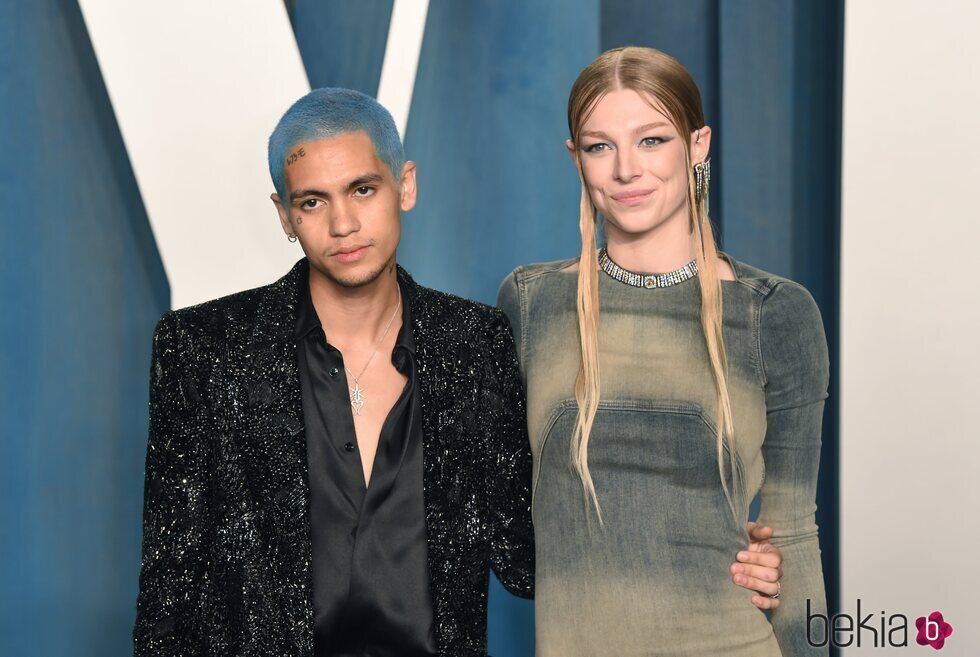 Dominic Fike y Hunter Schafer en la fiesta de Vanity Fair tras los Premios Oscar 2022