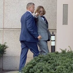 Johnny Depp llega al juicio con Amber Heard
