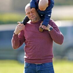 Mike Tindall con su hijo Lucas Tindall en una feria en Norfolk