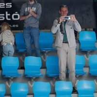 Iñaki Urdangarin, muy orgulloso viendo jugar a su hijo Pablo en Pamplona