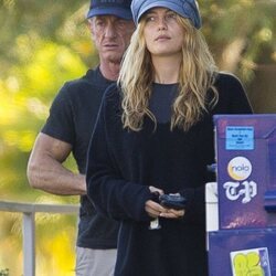 Sean Penn y Leila George en Los Angeles