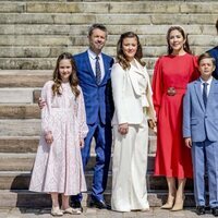Federico y Mary de Dinamarca, Christian, Isabel, Vicente y Josefina de Dinamarca en la Confirmación de Isabel de Dinamarca