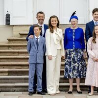 Isabel de Dinamarca con sus padres, sus hermanos y su abuela Margarita de Dinamarca en su Confirmación