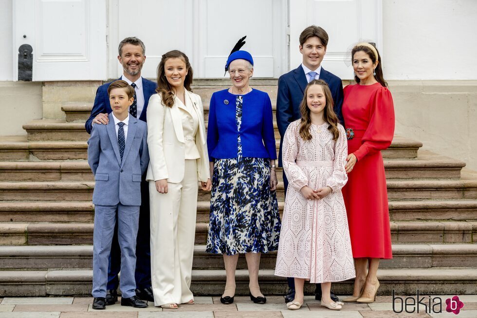 Isabel de Dinamarca con sus padres, sus hermanos y su abuela Margarita de Dinamarca en su Confirmación