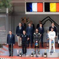 Alberto y Charlene de Mónaco con sus hijos Jacques y Gabriella y su sobrino Louis Ducruet en el campeonato en la Fórmula E en Mónaco