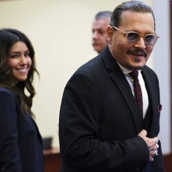 Johnny Depp con su abogada en uno de los juicios contra Amber Heard