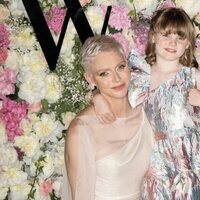Charlene de Mónaco y su hija Gabriella de Mónaco en los Monte-Carlo Fashion Awards
