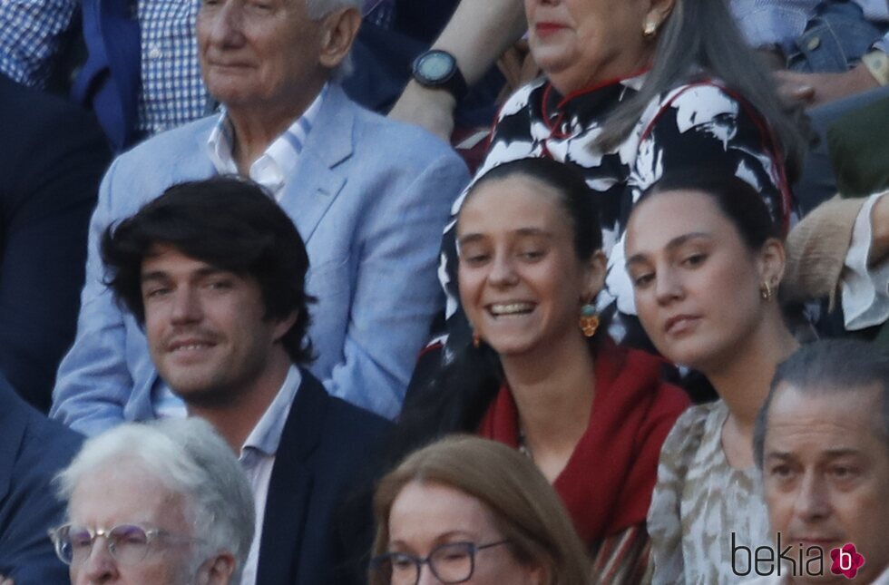 Victoria Federica con un amigo y Rocío Laffon en los toros