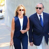 Pedro Trapote y Begoña García-Vaquero en la capilla ardiente de Concha Spínola