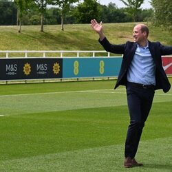 El Príncipe Guillermo en su visita al entrenamiento de la Selección Femenina de Fútbol de Inglaterra