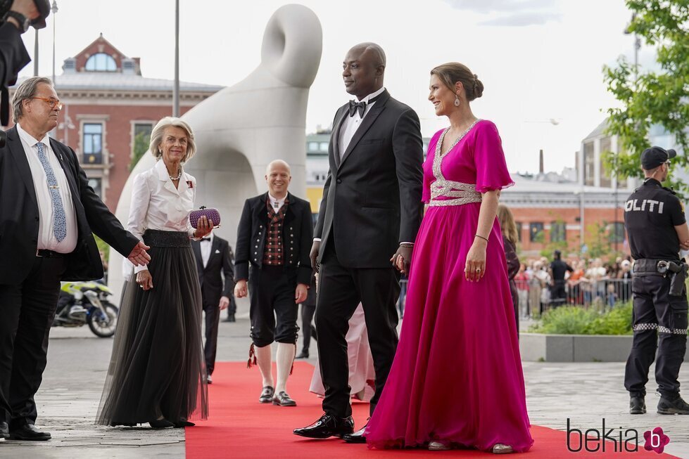 Marta Luisa de Noruega acude junto a su novio al inicio de las celebraciones del 18 cumpleaños de la Princesa Ingrid Alexandra