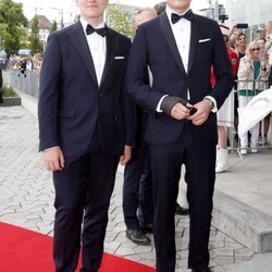 El Príncipe Sverre Magnus de Noruega y Marius Borg en el inicio de las celebraciones del 18 cumpleaños de la Princesa Ingrid Alexandra