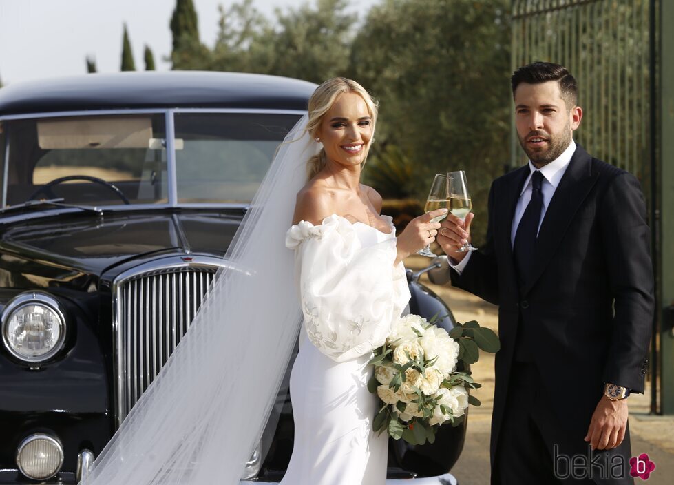 Jordi Alba y Romarey Ventura durante su boda en Sevilla