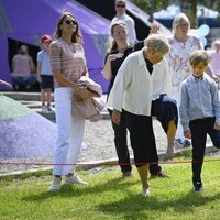 Nicolas de Suecia jugando en la inauguración del Discovery Park en Skuleberget