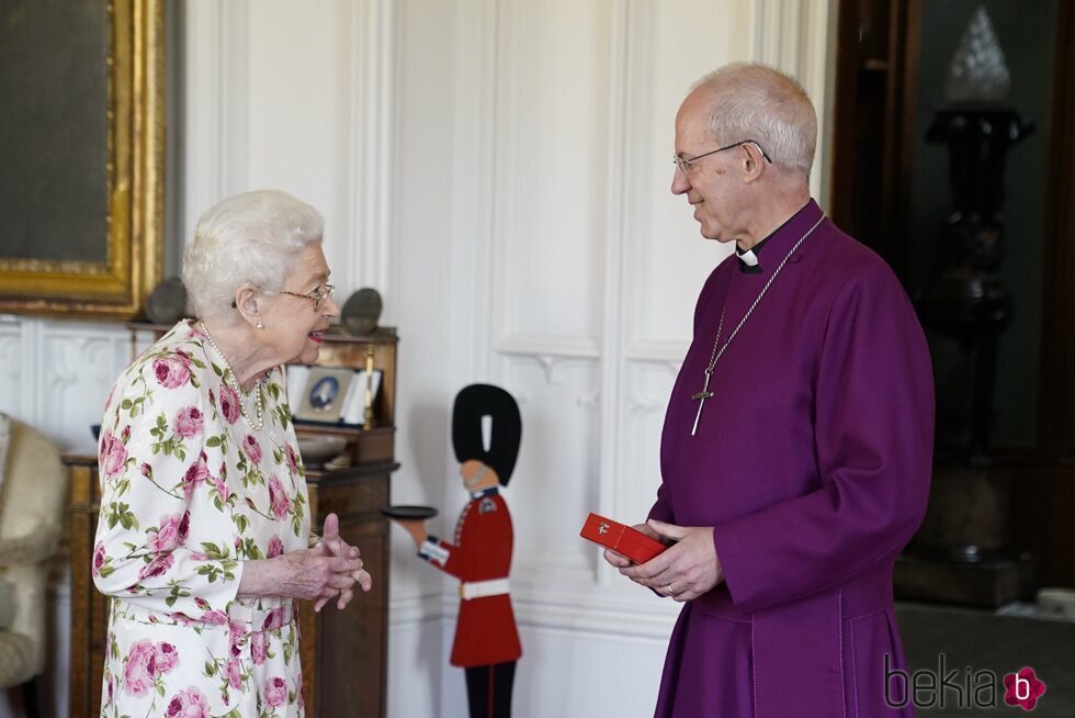 La Reina Isabel con el Arzobispo de Canterbury en Windsor Castle