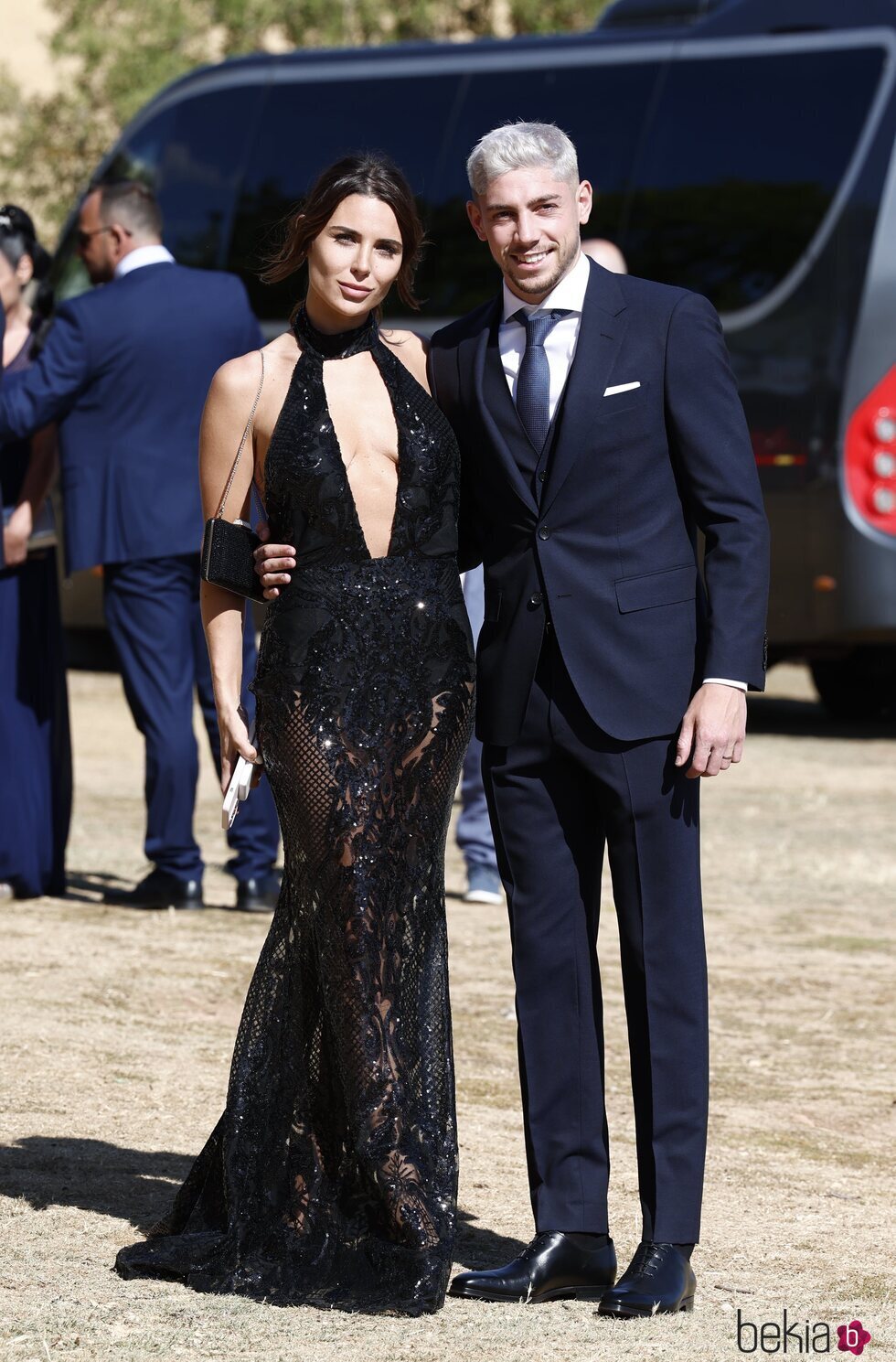 Fede Valverde y su mujer en la boda de Dani Carvajal y Daphne Cañizares