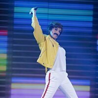 Adela González como Freddy Mercury en el segundo concierto del 'Sálvame Mediafest'