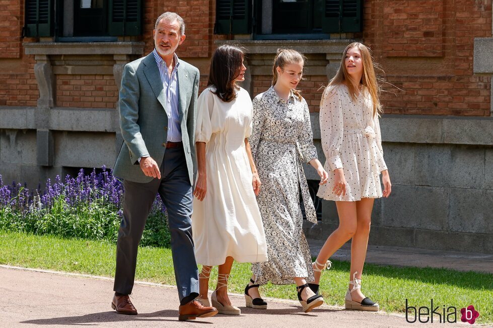 Los Reyes Felipe y Letizia, la Princesa Leonor y la Infanta Sofía en un acto de la Fundación Princesa de Girona en el Palacete Albéniz de Barcelona