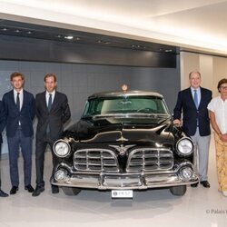 Louis Ducruet, Pierre Casiraghi, Andrea Casiraghi, Alberto de Mónaco y Estefanía de Mónaco en el Museo de la Colección de Automóviles del Príncipe de Mónac