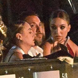 Marta Riesco, Antonio David Flores y Rocío Flores en un concierto en Marbella
