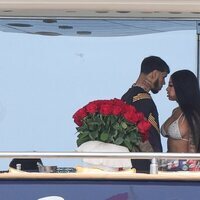 Anuel AA y Yailin en actitud cariñosa en sus vacaciones en Ibiza