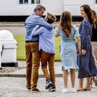 Federico de Dinamarca y su hijo Vincent de Dinamarca muy cariñosos en Graasten Slot
