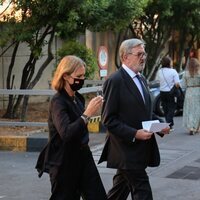 La Infanta Elena y Carlos García-Revenga en la capilla ardiente de Sonia de Morales de Borbón-Dos Sicilias