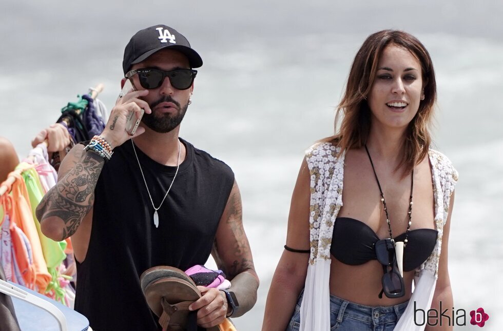 Raquel Lozano y Omar Sánchez disfrutando de un día de playa en Ibiza