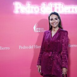 Paula Echevarría en el desfile de Pedro del Hierro en el front row de la Mercedes Benz Fashion Week septiembre 2022