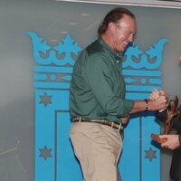 Bertín Osborne recibe el Premio ACPE de Periodismo Innovador 2022 de manos de Almeida
