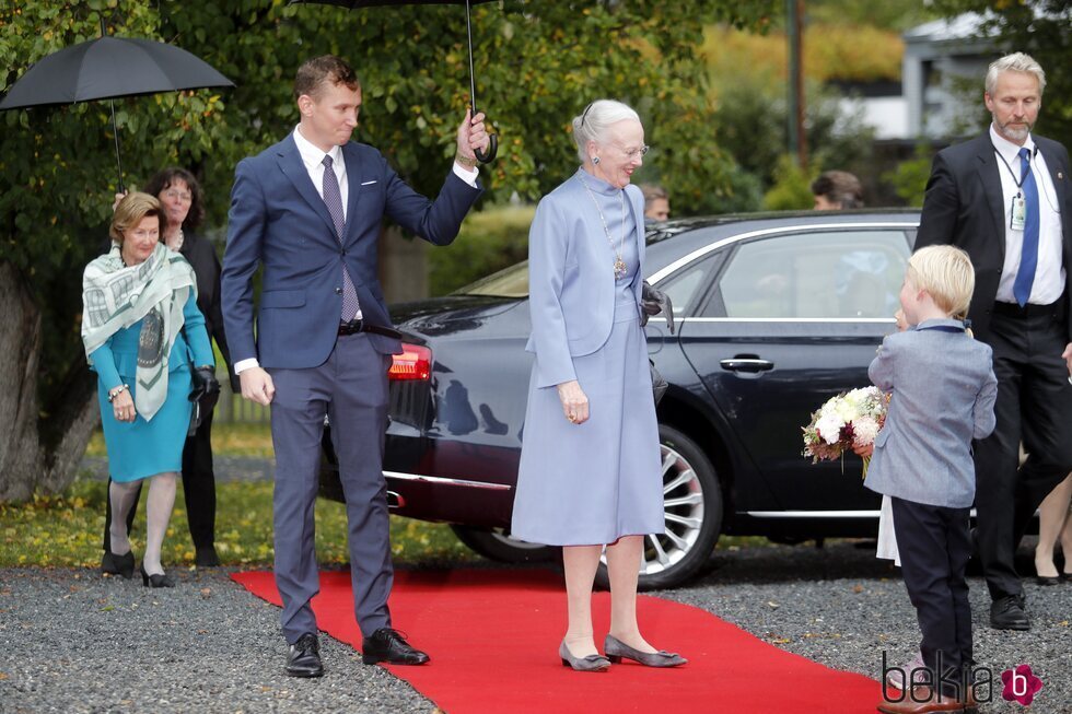 La Reina Margarita reaparece tras superar el covid