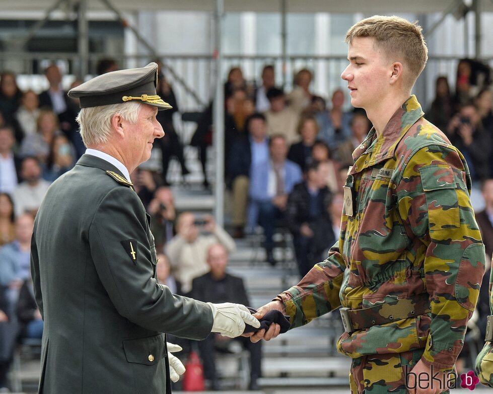 Gabriel de Bélgica recibe la boina azul para ingresar a la Real Academia Militar