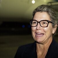 Máxima de Holanda, sin ápice de maquillaje llegando a Tanzania