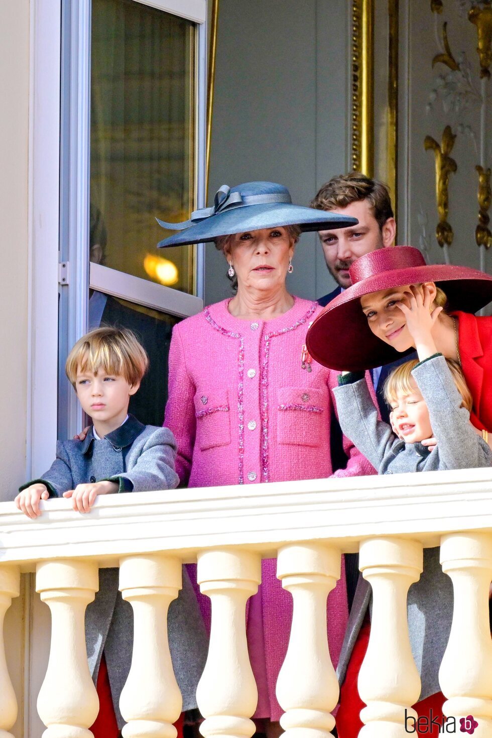 Carolina de Mónaco, Pierre Casiraghi y Beatrice Borromeo y sus hijos Stefano y  Francesco Casiraghi en el Día Nacional de Mónaco 2022