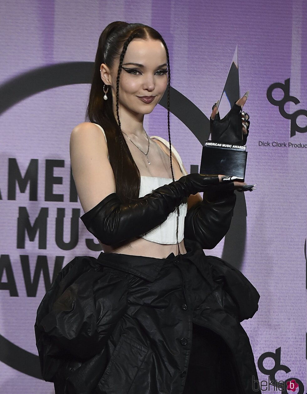 Dove Cameron, galardonada en los American Music Awards 2022