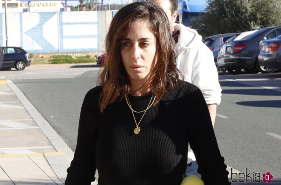 Anabel Pantoja llega destrozada al tanatorio de su padre Bernardo Pantoja