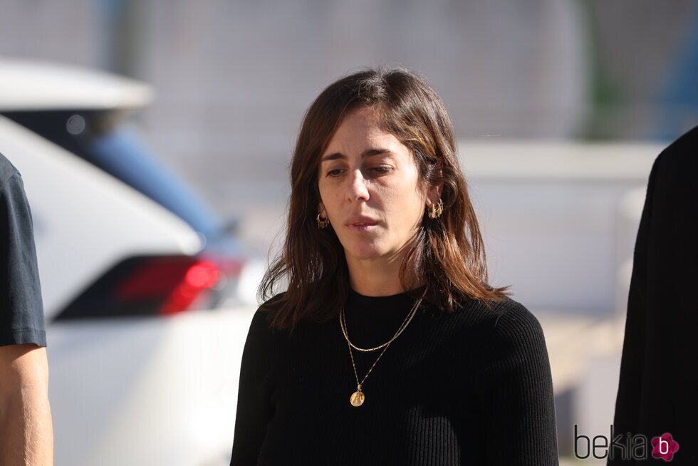 Anabel Pantoja, apenada a las puertas del tanatorio