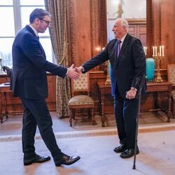 Harald de Noruega recibe al Presidente de Serbia tras recuperarse de un resfriado