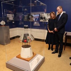 El Príncipe Guillermo con Caroline Kennedy y su hijo Jack Schlossberg en la John F. Kennedy Presidential Library and Museum de Boston