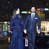 Carlos Felipe y Sofia de Suecia, cogidos de la mano en el Concierto de Navidad de Vasastan